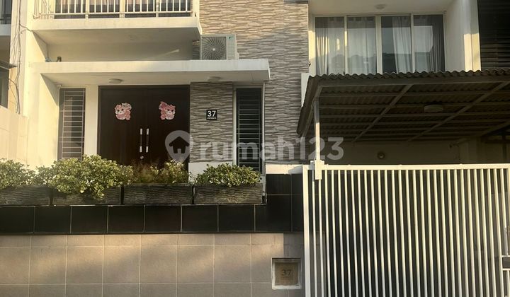 Furnished House Layar Permai PIK 8x15 3 Floors Ready to Occupancy Bring Luggage