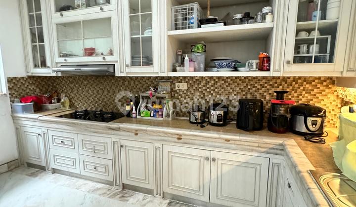 Dijual Rumah Pik Lt 240 m2  ( 8x30 ) Lb -/+ 600 m2 3,5 lantai, Dekat Akses Tol 2