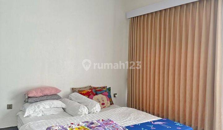 Hunian Bagus Sekali 3 Lantai Puri Anggrek Akses Tol 6