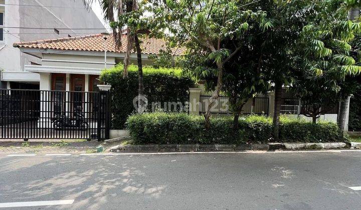 Dijual harga NJOP rumah di Salemba cocok untuk dijadikan space komersial, lokasi strategis 1