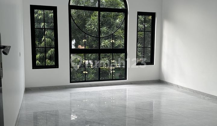 Rumah 3 Lantai Tanjung Duren, Jakarta Barat 