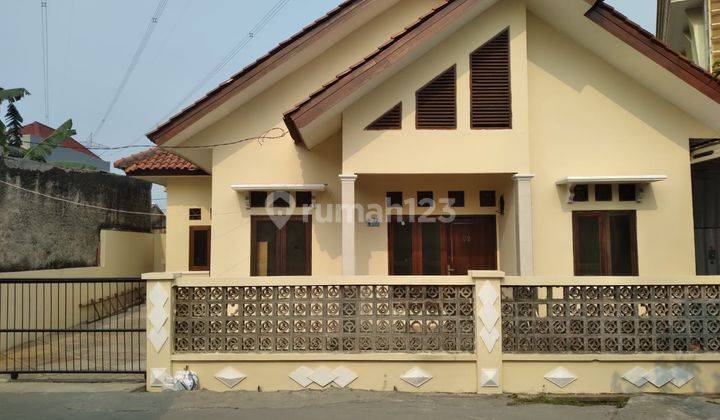 Rumah Dijual Lokasi Strategis di Limo Depok 2