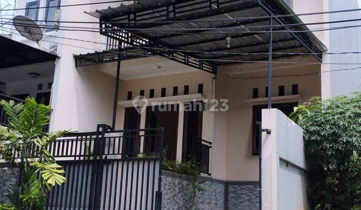 Rumah Disewakan Dalam Komplek Lingkungan Aman Dan Nyaman dekat Sekolah Lazuardi Cinere  1