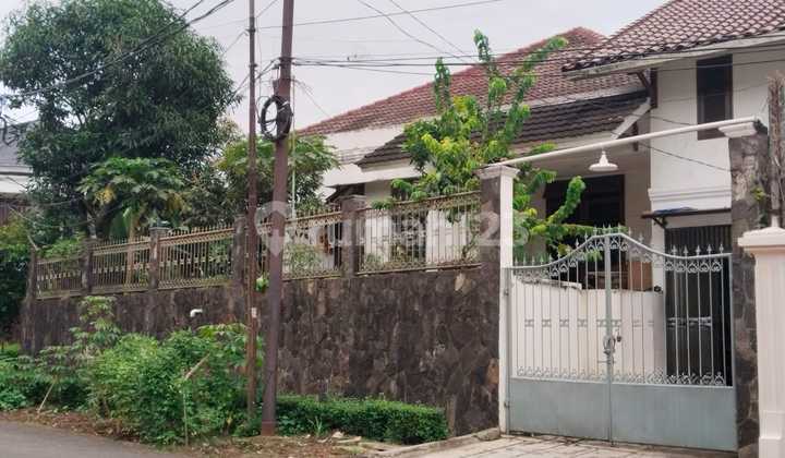Rumah Tua Hitung Tanah Dalam Komplek Cinere, Depok