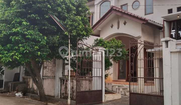 Rumah 2 Lantai Dalam Komplek di Belakang Living Plaza Cinere 