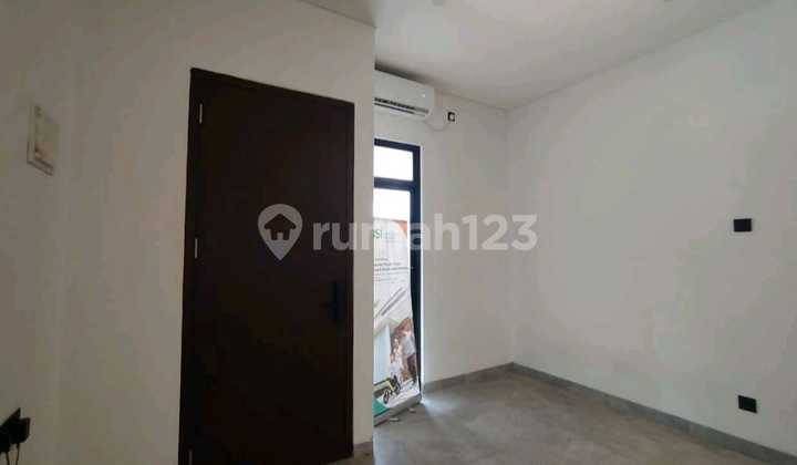 Rumah 2 Lantai Dekat Universitas Terbuka Pondok Cabe, Tangerang