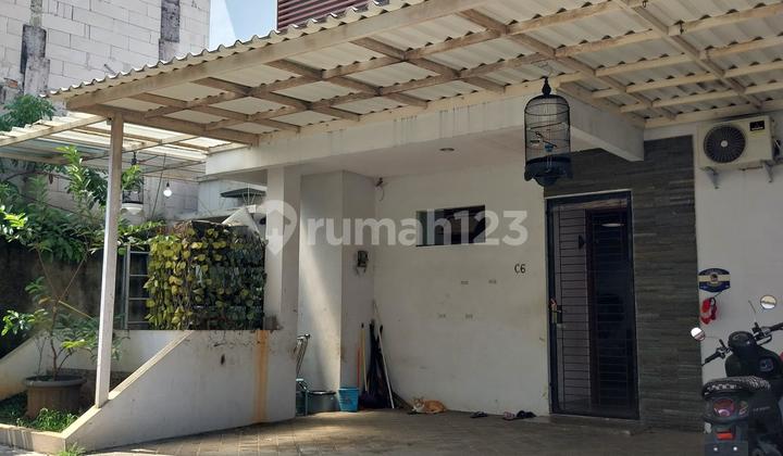 Rumah hook 2 lantai di Ciputat Timur, Tangerang Selatan