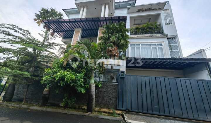 Rumah Mewah Full Furnished 3 Lantai di Cinere, Depok