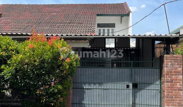 Rumah 2 lantai Dalam Komplek Dekat Living Plaza Cinere