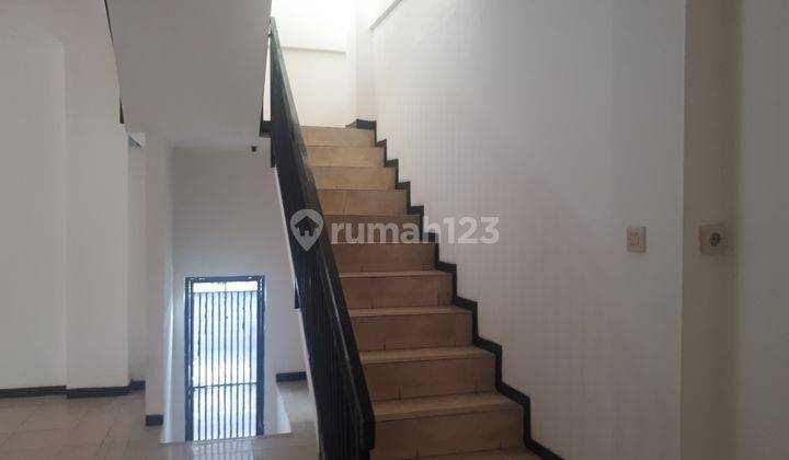 Disewakan Rumah Kantor Strategis di Tebet Barat 2