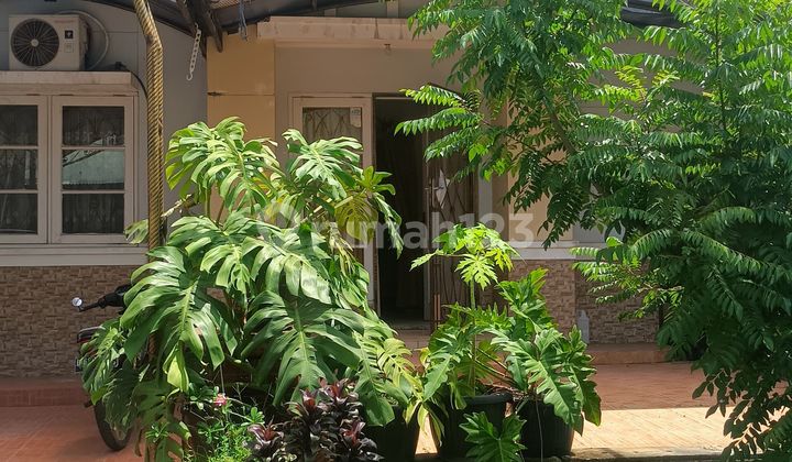 FOR SALE: 2-STORY HOUSE WITH 24-HOUR SECURITY. 2