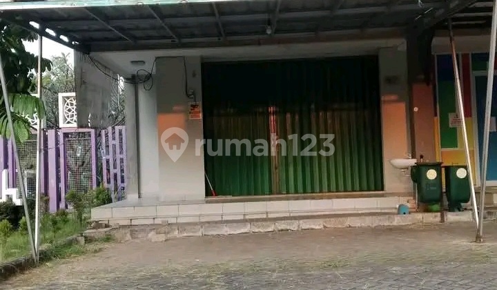 For rent: 2-story shop house on Jln. Mochtar - Sawangan Depok For rent: 2-story shop house on Jln. Mochtar - Sawangan Depok