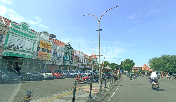 FOR SALE GOLDEN VIENNA 2-STORY SHOPHOUSE FACING MAIN ROAD NEAR TOLL ACCESS AND COMMERCIAL AREA