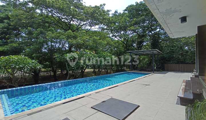 DIJUAL RUMAH HOEK THE GREEN BSD, 8KT SPLIT LEVEL DENGAN POOL DIKELILINGI PEPOHONAN RIMBUN 1