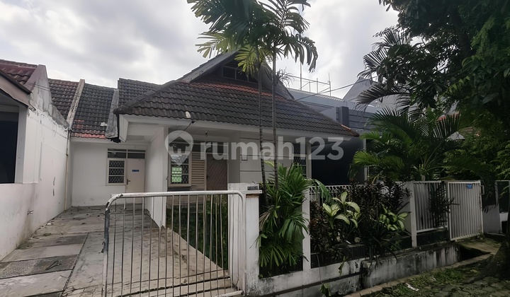 Rumah Luas Pinggir Jalan Griya Loka Bsd City