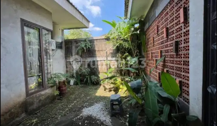 Spacious House Needs Renovation Kencana Loka BSD City