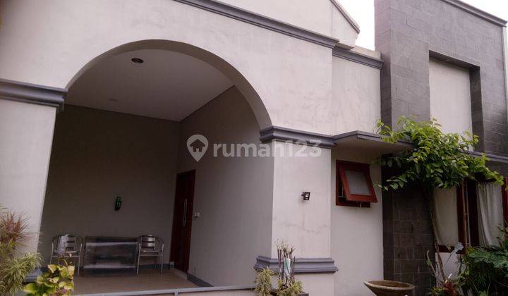 Rumah cantik hoek siap huni - Gak ada 2 nya!! 1