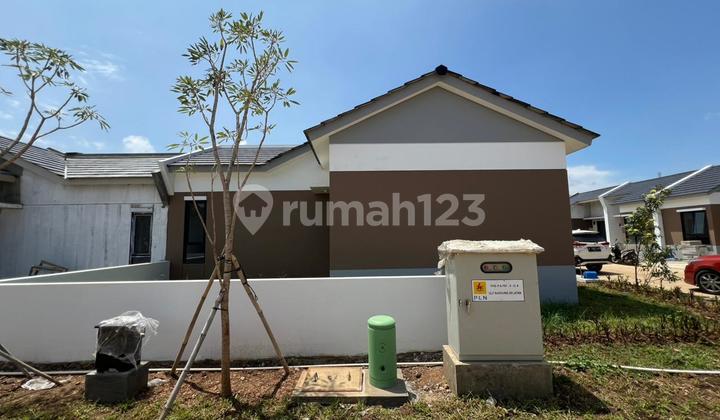 Rumah Posisi Hoek Area Ada Club House di Podomoro Park Bandung 2