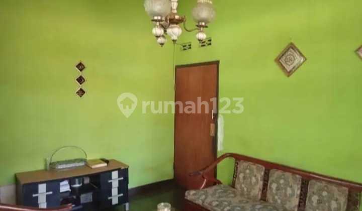Rumah Tua Lokasi Main Road di Tubagus Ismail Bandung Strategis Rumah Tua Lokasi Main Road di Tubagus Ismail Bandung Strategis