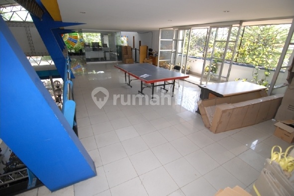 For Sale: Mewdi Showroom Building on Pungkur Street, Bandung, Fully Furnished