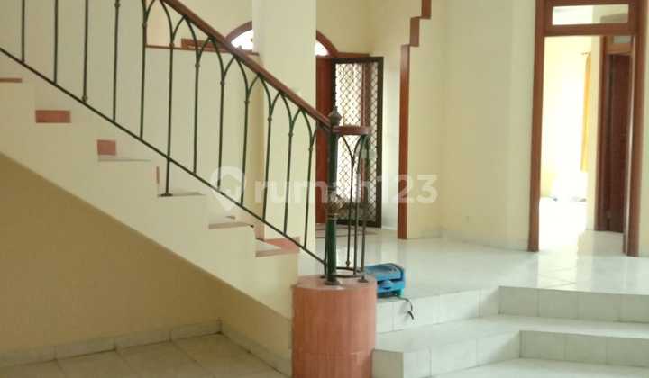 Exclusive House in a Beautiful Housing Complex at Istana Regency, Pasteur Bandung 2