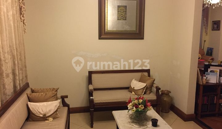 Rumah Cantik Posisi Hoek di Cipaku,Setiabudi Bandung Dekat Kampus