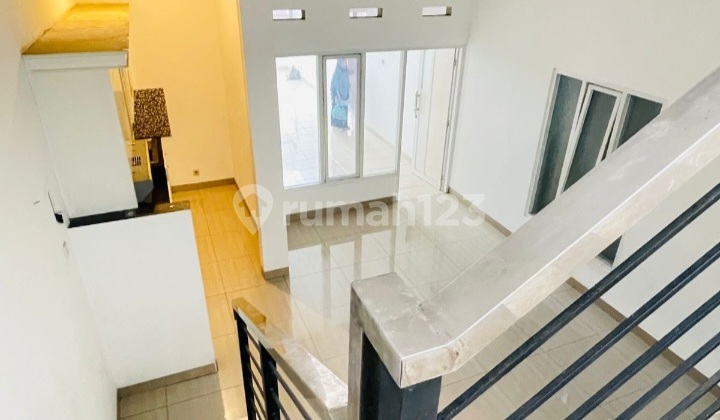 Rumah Cantik Lokasi Strategis di Arcamanik Bandung