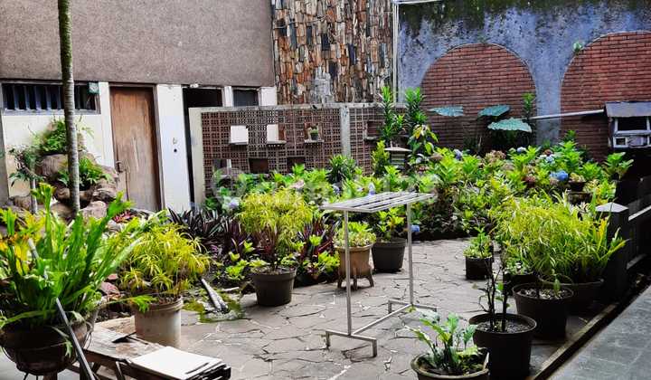 Turun Harga, Rumah di Jalan Riau Bandung U/ Caffe/Kantor 1