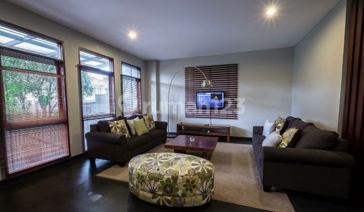 Rumah Masih Baru,Bonus Furniture Mahal di Setraduta Bandung Ada Taman Rumah Masih Baru,Bonus Furniture Mahal di Setraduta Bandung Ada Taman