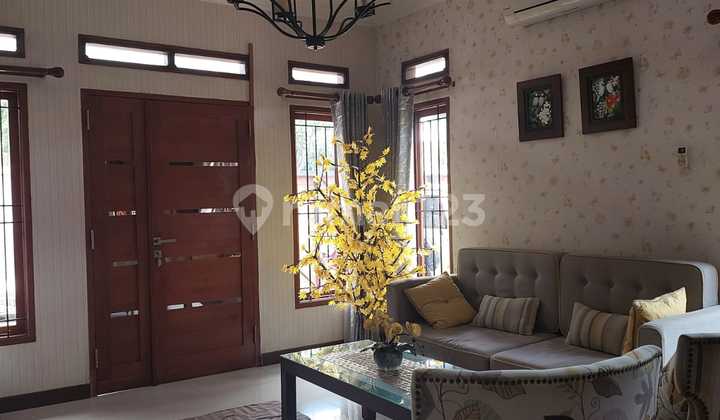 Rumah Mewah dan Bersih Dalam Komplek Elite di Batununggal Bandung Rumah Mewah dan Bersih Dalam Komplek Elite di Batununggal Bandung