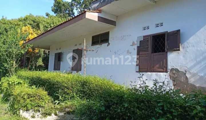 Old House Location on Main Road in Tubagus Ismail Bandung Strategic 2