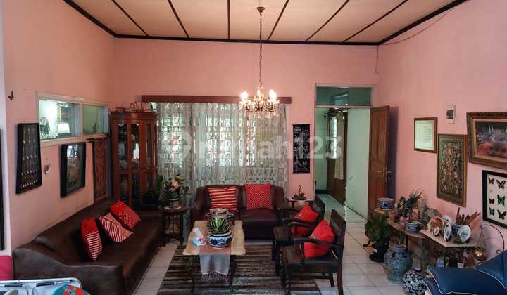 Large House Main Road Position in Dago Bandung Suitable for Business Large House Main Road Position in Dago Bandung Suitable for Business