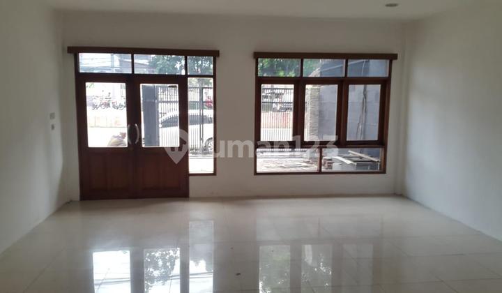 Main Road House Suitable for Office, Bank, Travel in Antapani Bandung Main Road House Suitable for Office, Bank, Travel in Antapani Bandung