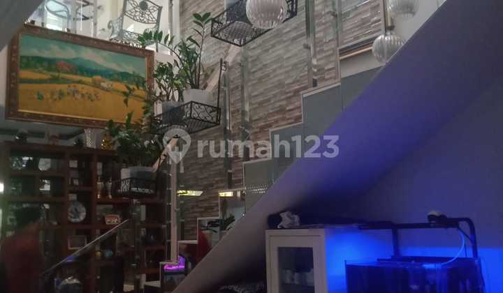 Luxury House Near Toll Road and Telkom Campus in Buah Batu Regency, Bandung 2