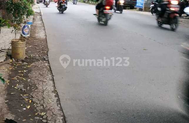 Main Road House in Gegerong Bandung Strategic Location for Business 2