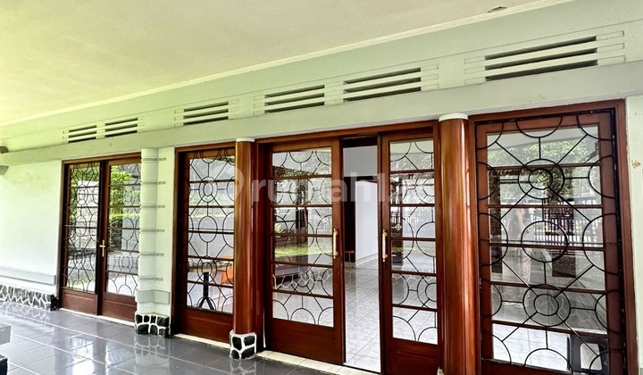 Rumah Belanda Cocok untuk Kantor di Jalan Riau Bandung Pusat 2