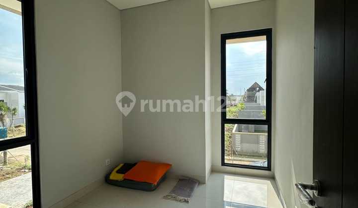 Depan Rumah Clubhouse,Samping dan Belakang Taman,Di Podomoro Park Bandung 2