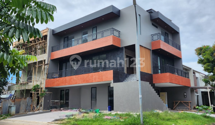 Rumah 3 Lantai di Cluster Alam Sutera  1