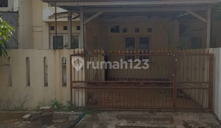 A 1-story house in Sector 6-Gading Serpong, Tangerang. 1