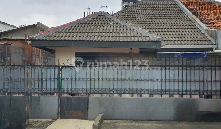 Boarding House in Kramat Kwitang Close to Offices 2
