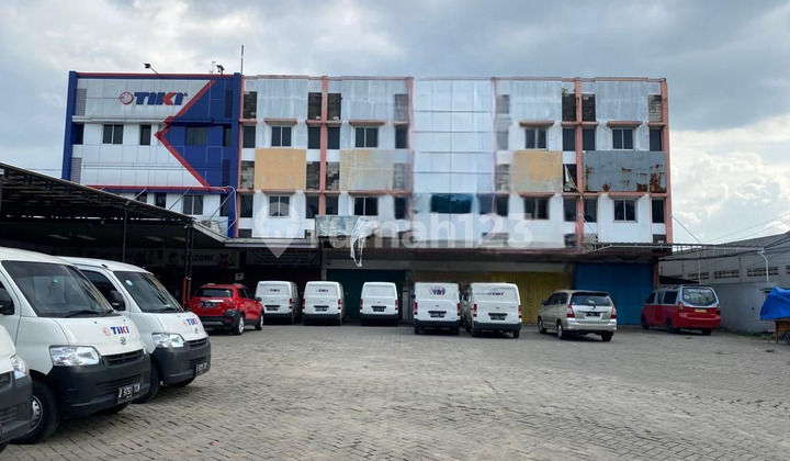 3-Storey Shophouse in Cimone Suitable for Bank & Office