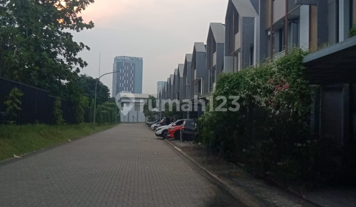 Dijual Rumah Yuthica Bsd Dekat Hotel Santika & Kantor Smartfren Dijual Rumah Yuthica Bsd Dekat Hotel Santika & Kantor Smartfren