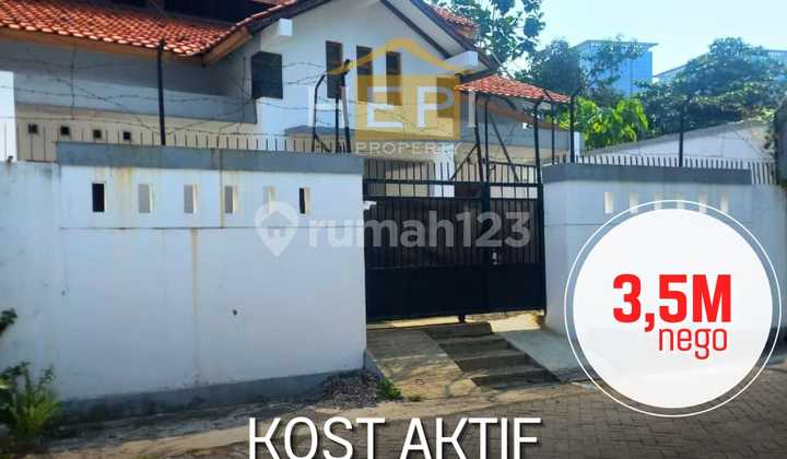 Active Room for Rent on Anggrek Pekunden Street, Central Semarang 1