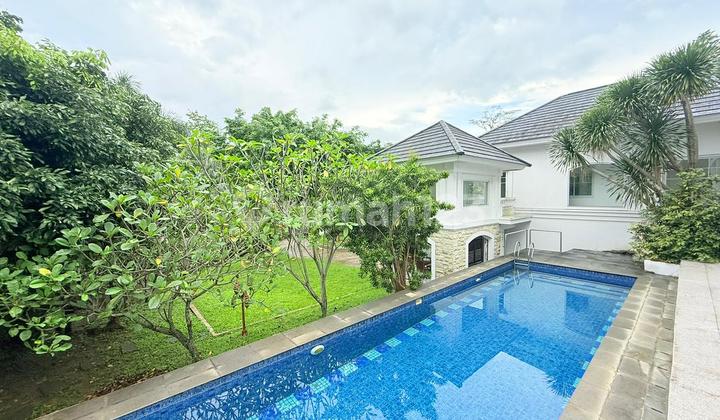 Rumah Sewa Full Furnish Posisi Hook Lokasi Private, Kolam Renang 2