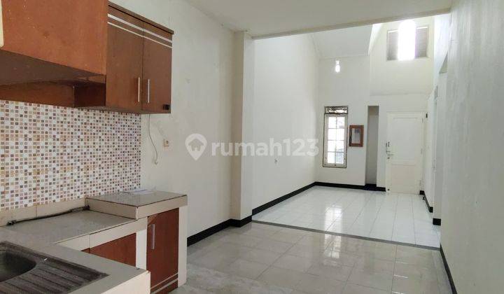 Rumah minimalis dekat dengan aeon mall dan exit tol di sentul city. 2