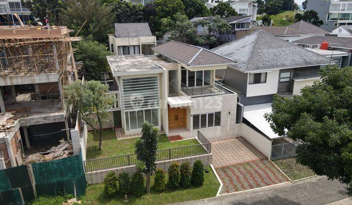 Rumah Modern 2 Lantai Dengan Halaman Luas Area di Sentul City 2