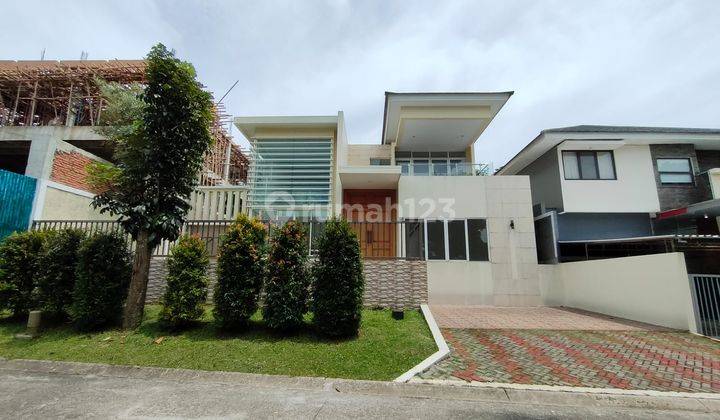 Rumah Modern 2 Lantai Dengan Halaman Luas Area di Sentul City 1