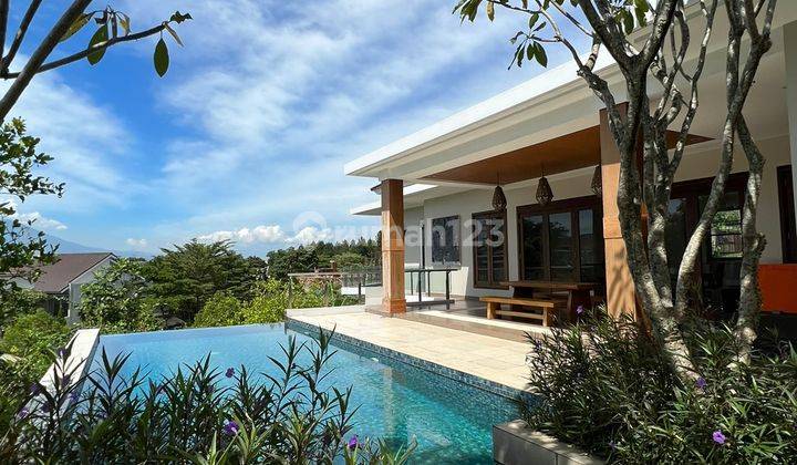 Rumah Mewah Modern Bali Dengan Kolam Rennag Dan View Pegunungan di Sentul City 1