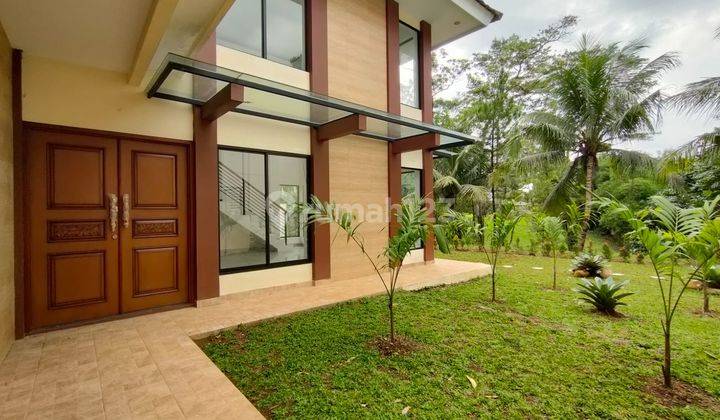 Rumah Modern Tropis Dengan Halaman Luas Posisi Hook, Bonus Green Area, Sentul City 2