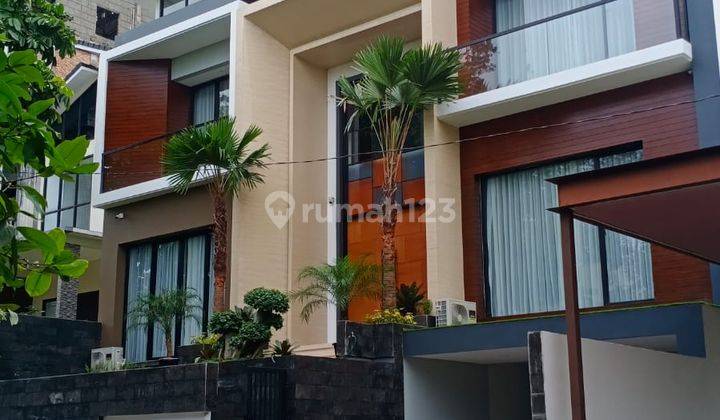 Rumah Modern Dengan Private Pool View Gunung di Sentul City 2